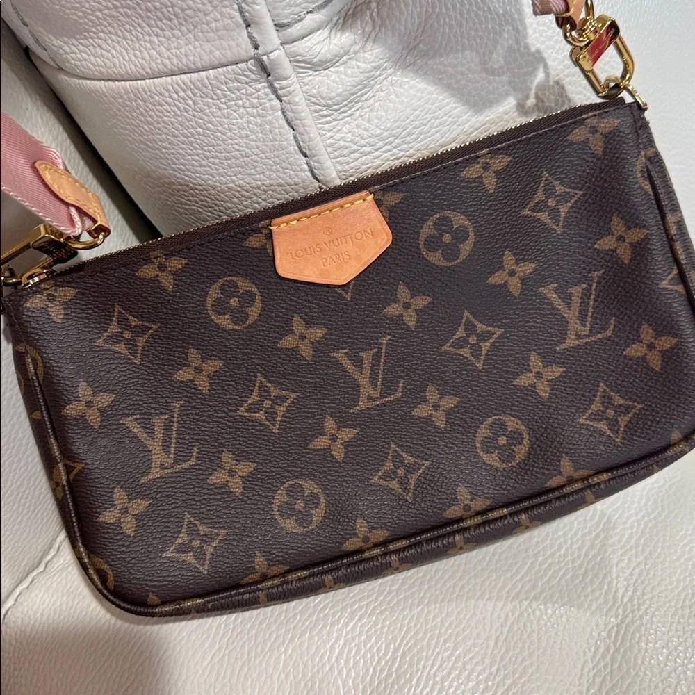 Authentic Multi Pochette Accessories with pink strap! 
In excellent condition! - Picture 4 of 17